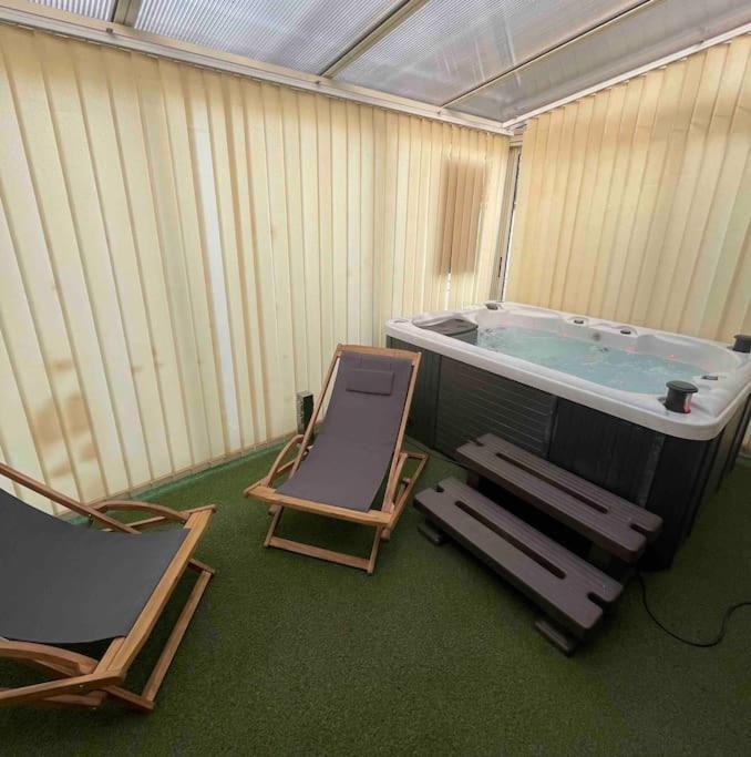 Houdarling Chalet Et Spa Hammam Jacuzzi Et Sauna Nimes Exterior foto