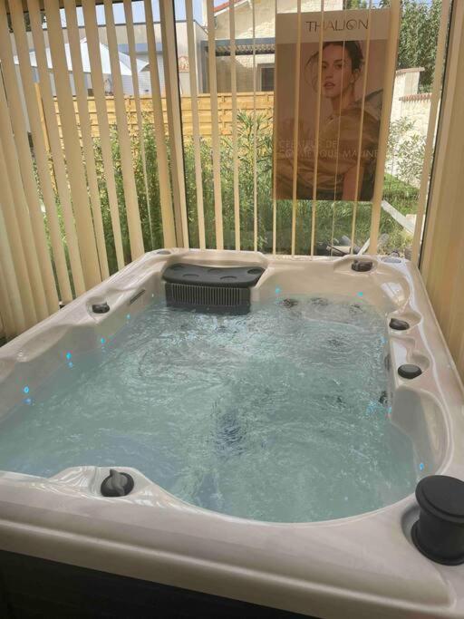 Houdarling Chalet Et Spa Hammam Jacuzzi Et Sauna Nimes Exterior foto