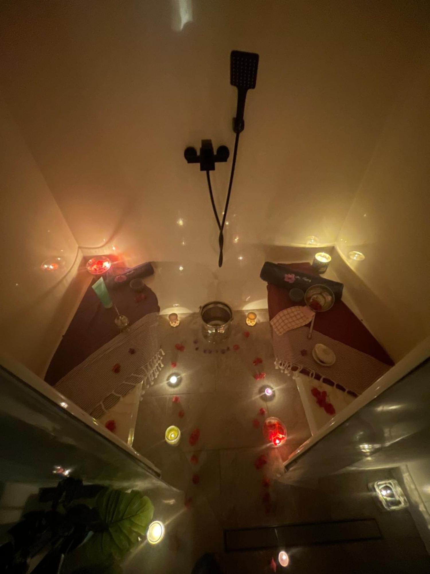 Houdarling Chalet Et Spa Hammam Jacuzzi Et Sauna Nimes Exterior foto