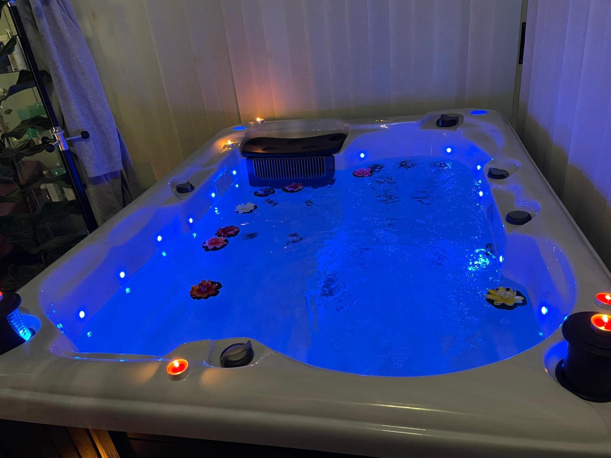 Houdarling Chalet Et Spa Hammam Jacuzzi Et Sauna Nimes Exterior foto